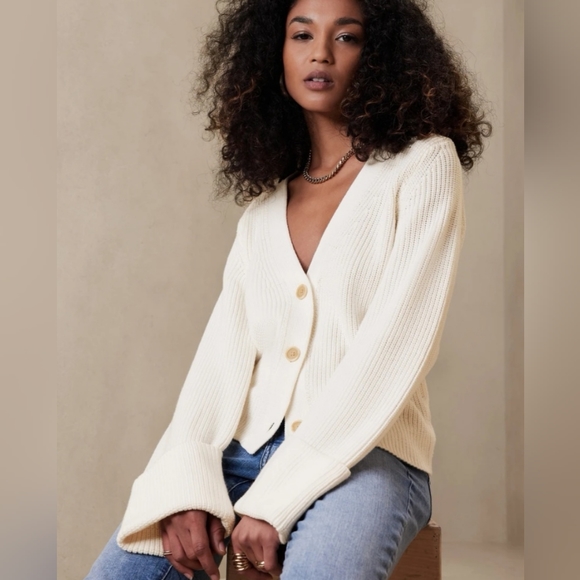 Banana Republic Factory Sweaters - NWT Banana Republic Factory Chunky Cardigan in White - Sz L